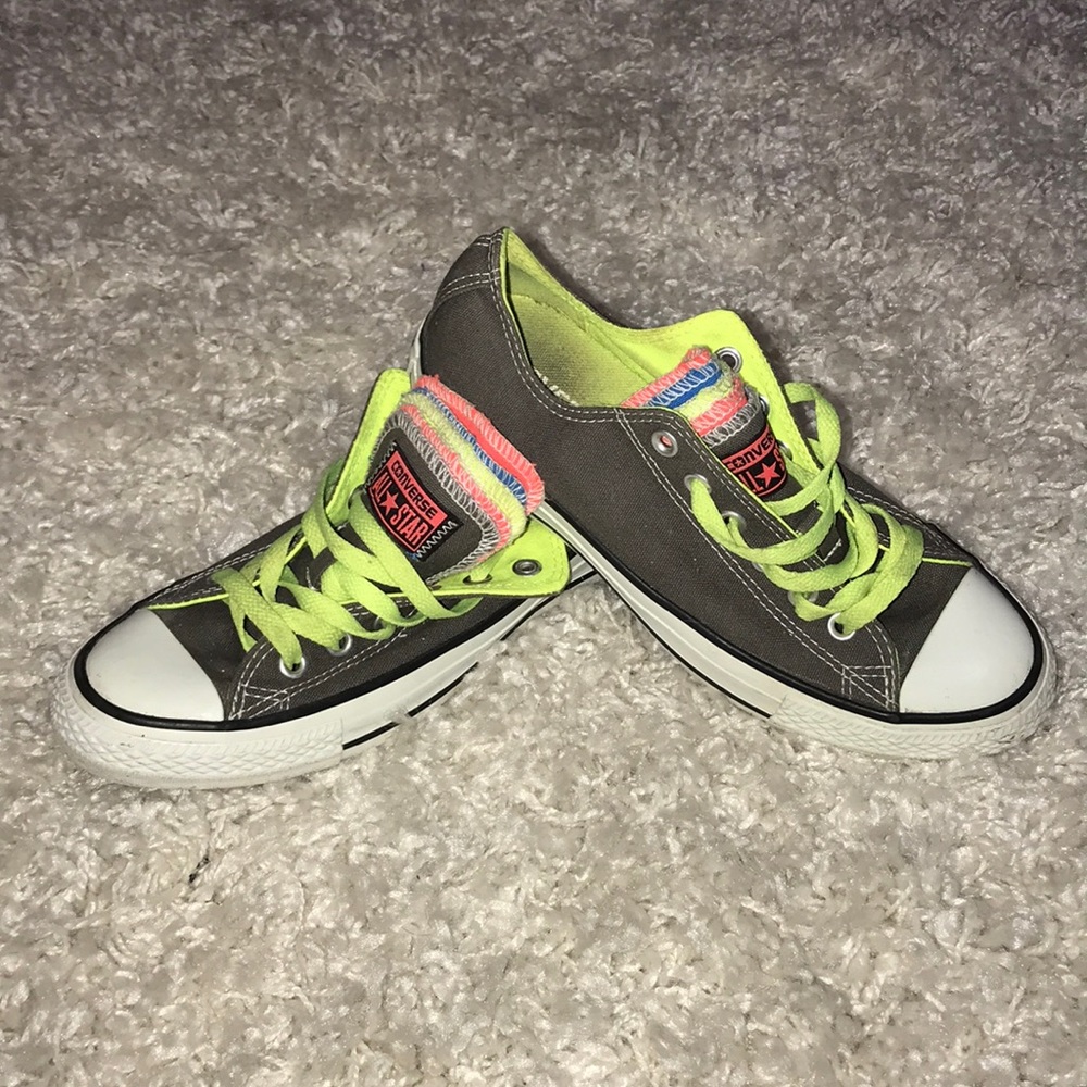 FUN Gray ⭐️ Converse ⭐️ with multi colored tongue